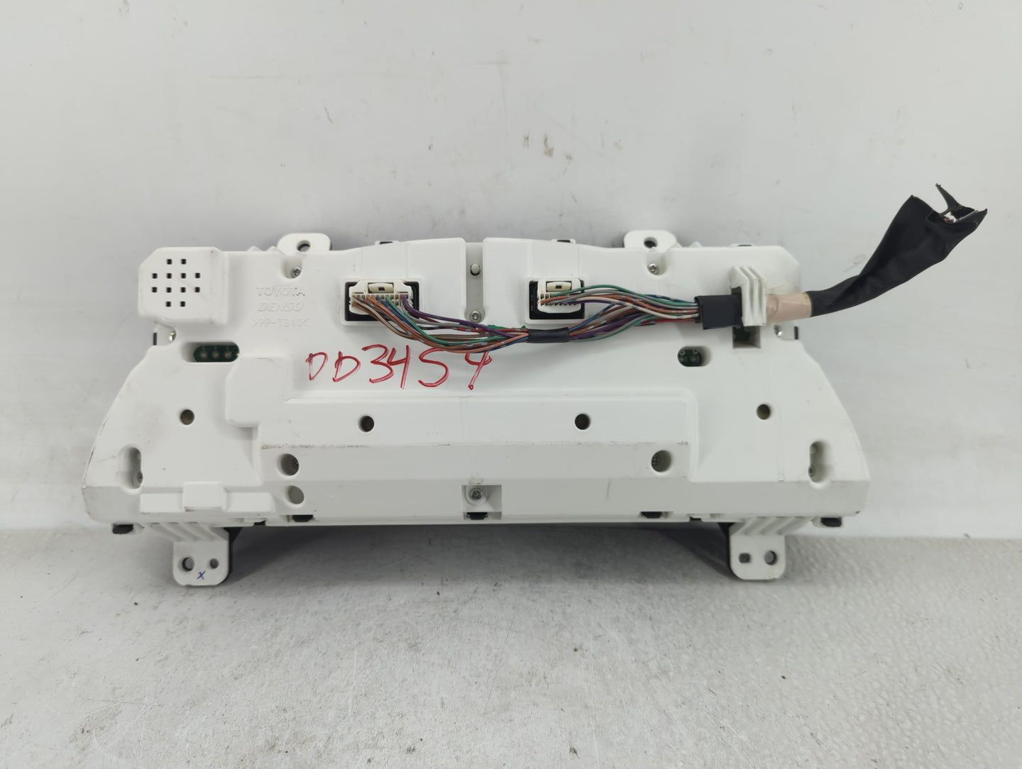 2010-2011 Toyota Camry Instrument Cluster Speedometer Gauges P/N:83800-06V10-00 Fits Fits 2010 2011 OEM Used Auto Parts - Oe