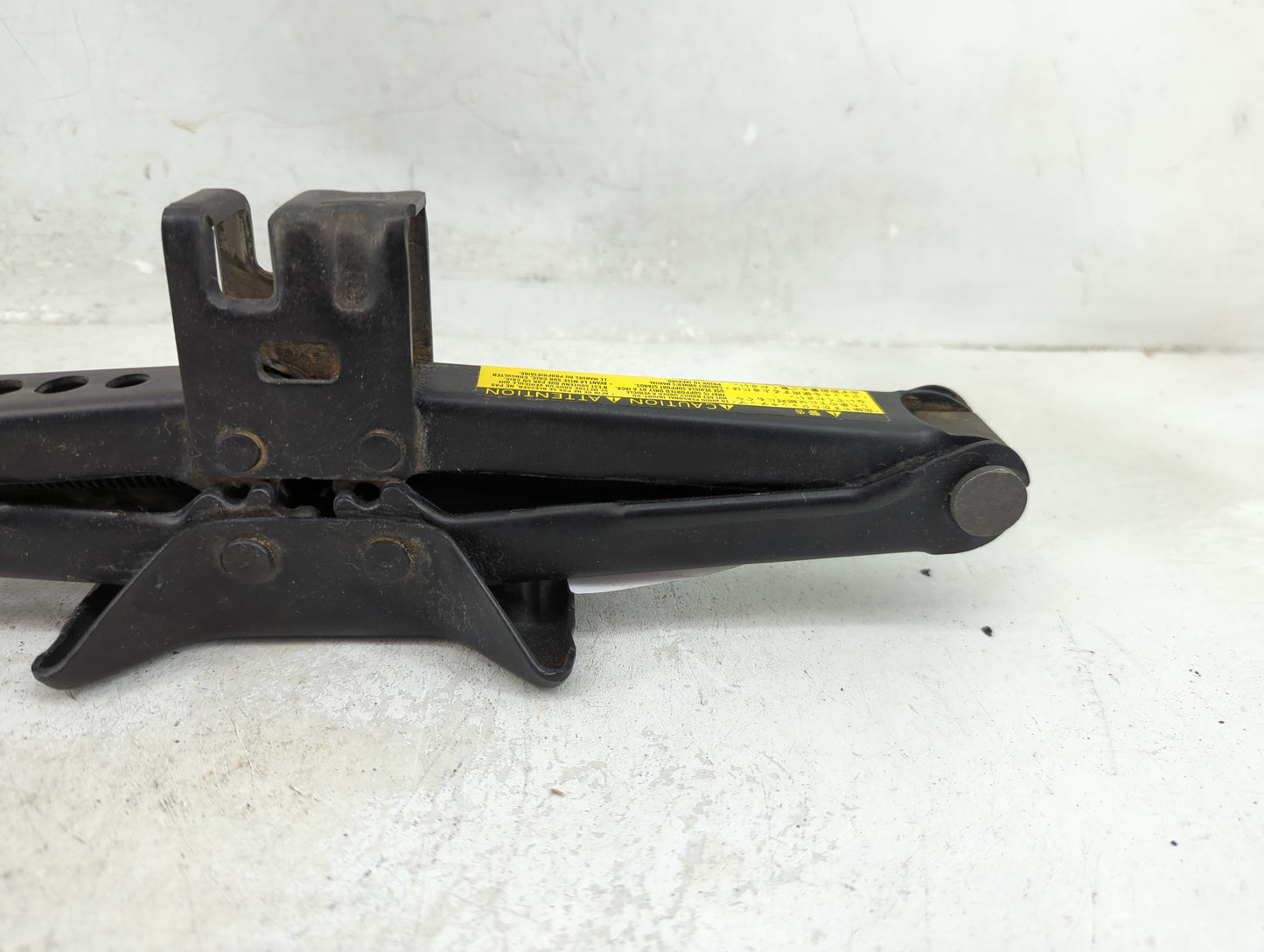 2011 Toyota Camry Spare Scissor Car Jack 1409738 - Oemusedautoparts1.com