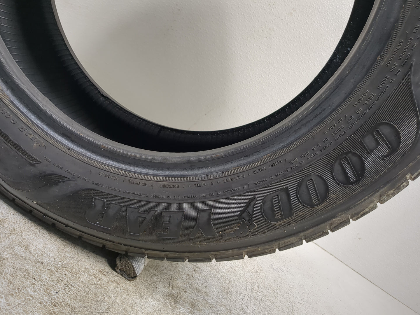 Used Tire 215/60R16 GOODYEAR ASSURANCE MAXLIFE 95V - Tread Depth 8/32 - Oemusedautoparts1.com