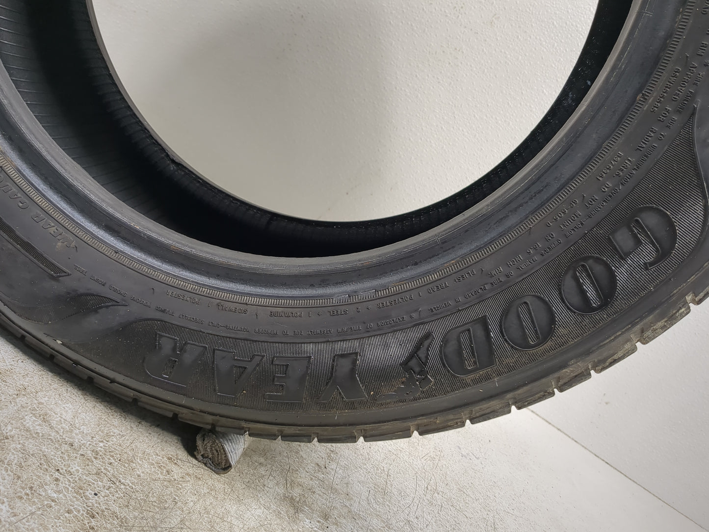Used Tire 215/60R16 GOODYEAR ASSURANCE MAXLIFE 95V - Tread Depth 8/32 - Oemusedautoparts1.com