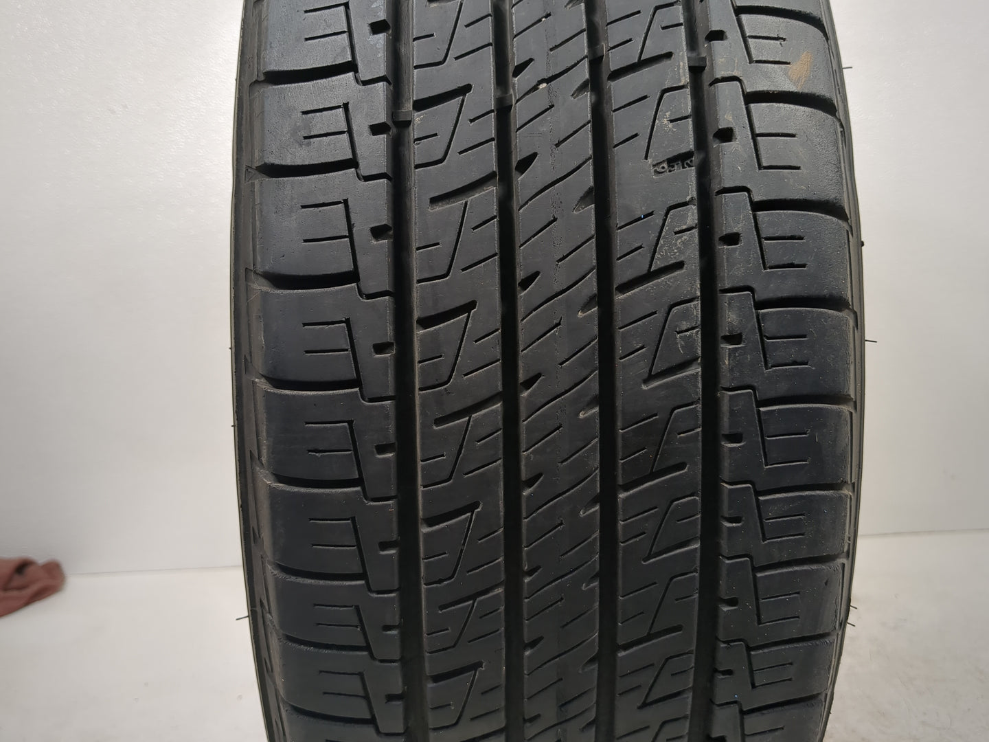 Used Tire 215/60R16 GOODYEAR ASSURANCE MAXLIFE 95V - Tread Depth 8/32 - Oemusedautoparts1.com