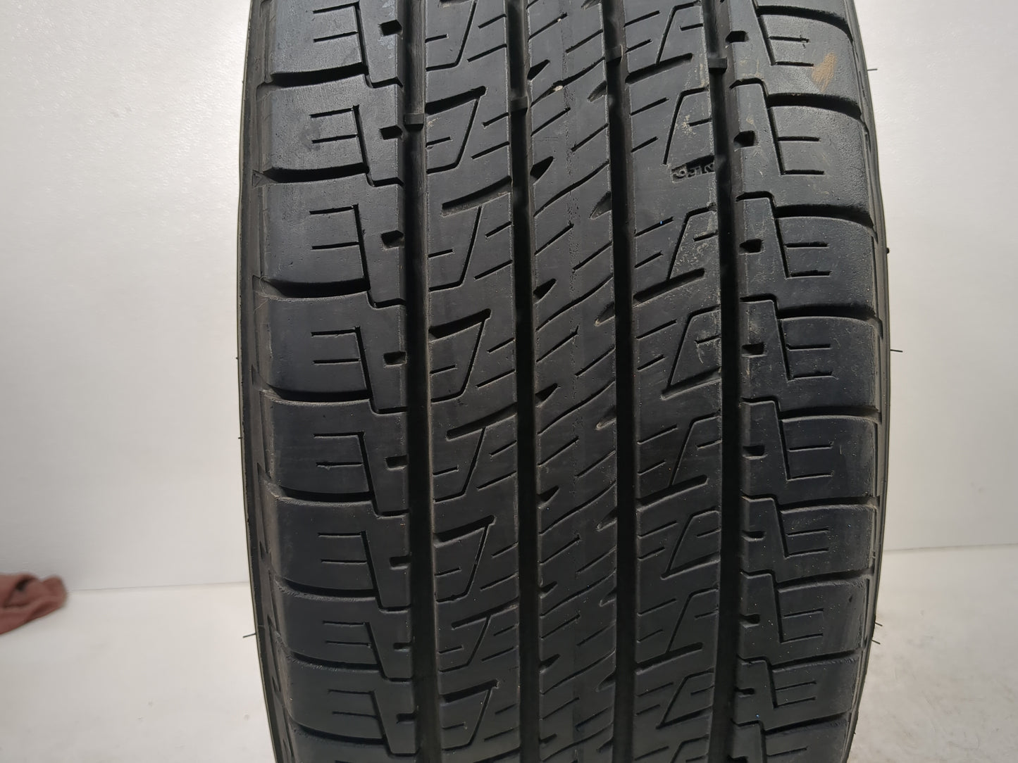 Used Tire 215/60R16 GOODYEAR ASSURANCE MAXLIFE 95V - Tread Depth 8/32 - Oemusedautoparts1.com