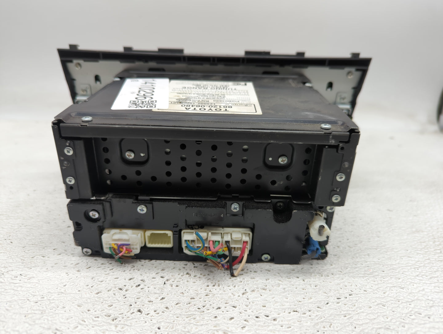 2010-2011 Toyota Camry Radio AM FM Cd Player Receiver Replacement P/N:86120-06480 Fits Fits 2010 2011 OEM Used Auto Parts - 