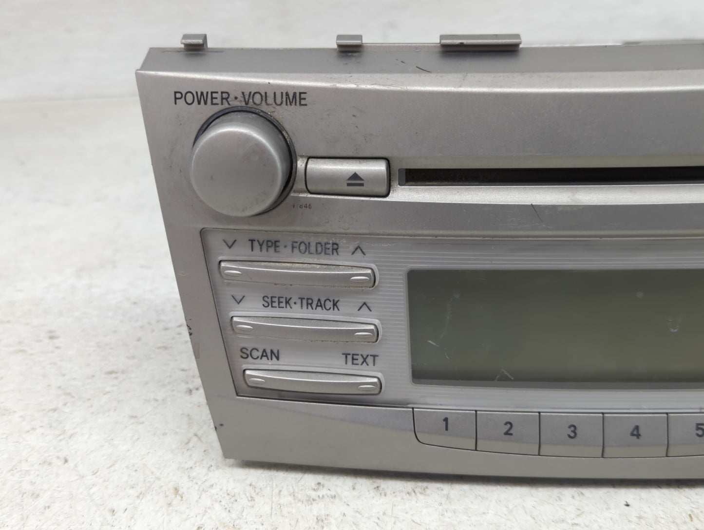 2010-2011 Toyota Camry Radio AM FM Cd Player Receiver Replacement P/N:86120-06480 Fits Fits 2010 2011 OEM Used Auto Parts - 