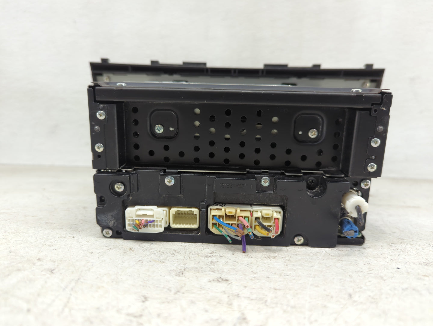 2010-2011 Toyota Camry Radio AM FM Cd Player Receiver Replacement P/N:86120-06480 Fits Fits 2010 2011 OEM Used Auto Parts - 