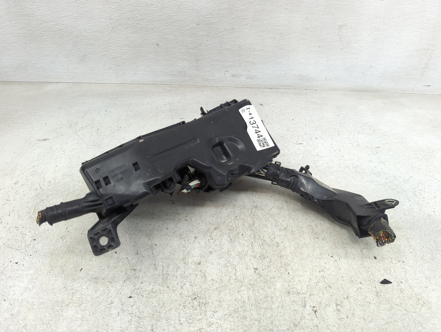 2007-2011 Toyota Camry Fusebox Fuse Box Panel Relay Module P/N:82720-06111 Fits Fits 2007 2008 2009 2010 2011 OEM Used Auto 