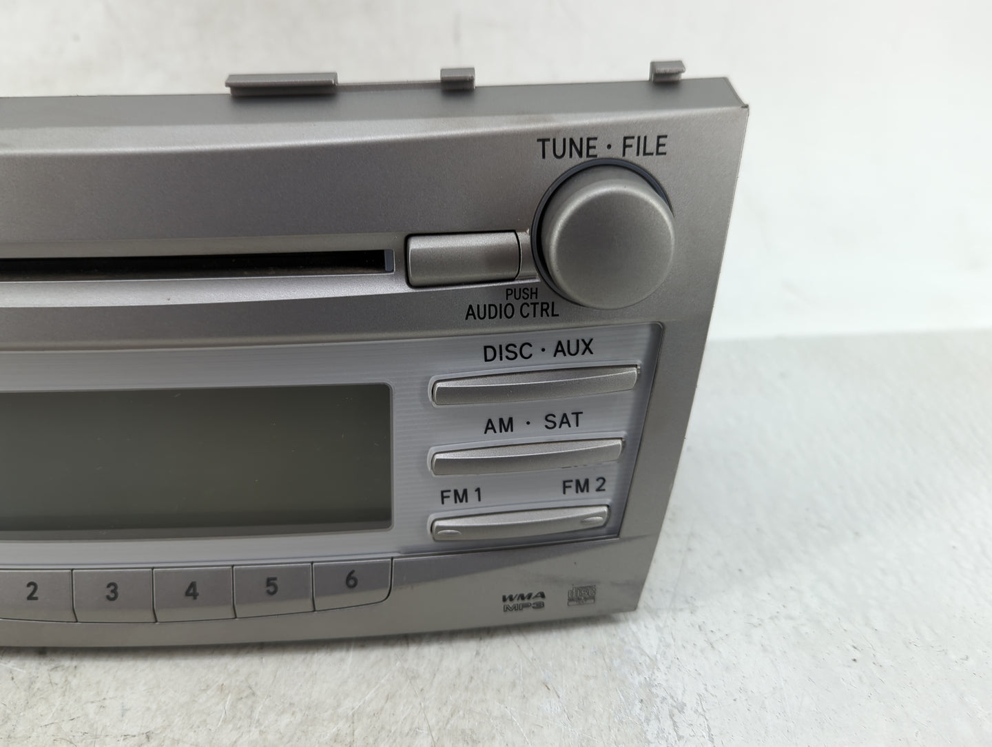 2010-2011 Toyota Camry Radio AM FM Cd Player Receiver Replacement P/N:86120-06480 Fits Fits 2010 2011 OEM Used Auto Parts - 