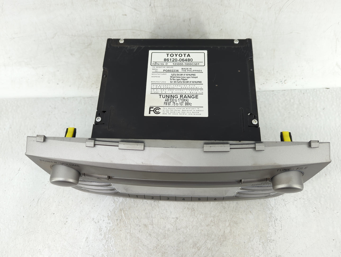 2010-2011 Toyota Camry Radio AM FM Cd Player Receiver Replacement P/N:86120-06480 Fits Fits 2010 2011 OEM Used Auto Parts - 