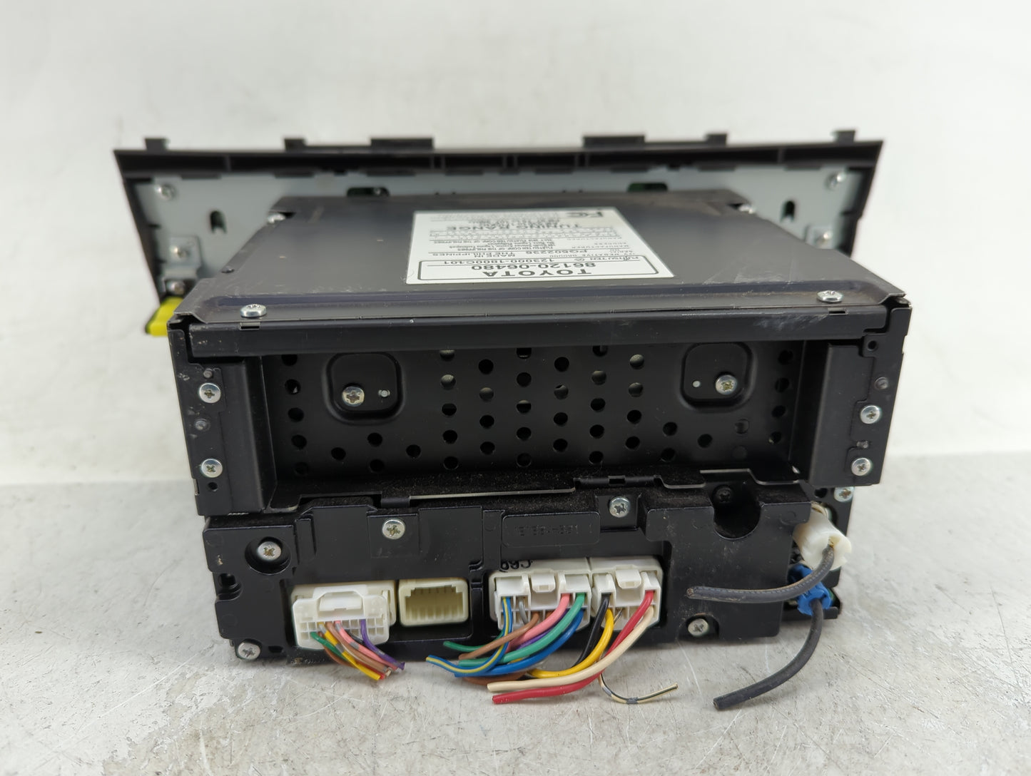 2010-2011 Toyota Camry Radio AM FM Cd Player Receiver Replacement P/N:86120-06480 Fits Fits 2010 2011 OEM Used Auto Parts - 