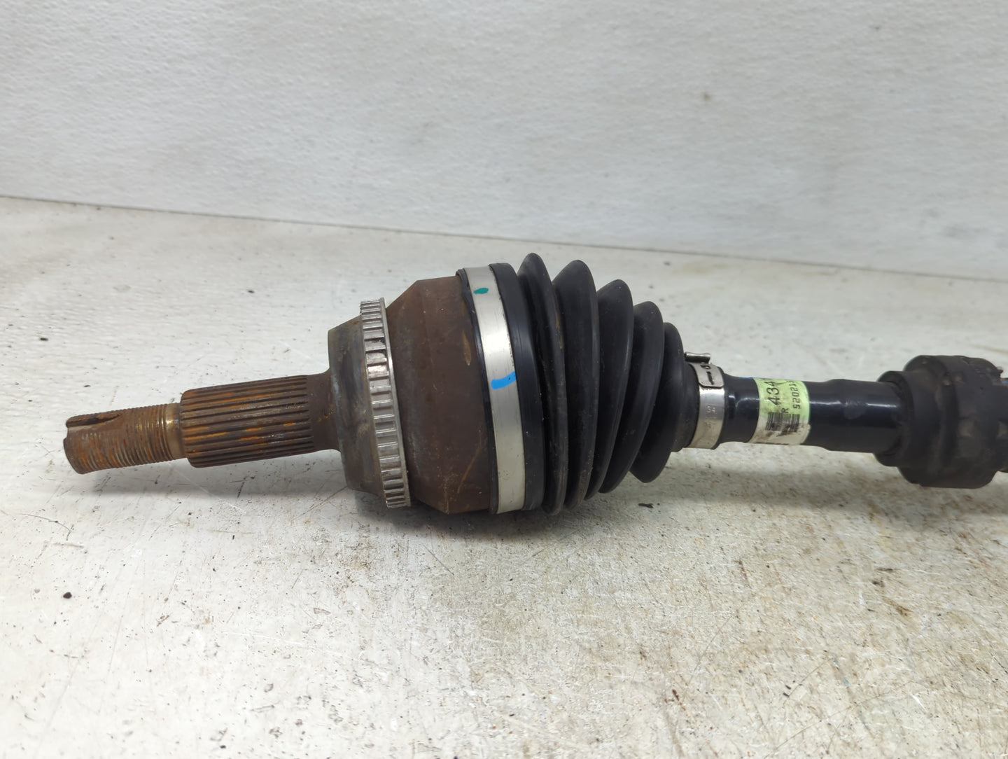 2010-2011 Toyota Camry Axle Shaft Front Passenger Cv C/v - Oemusedautoparts1.com