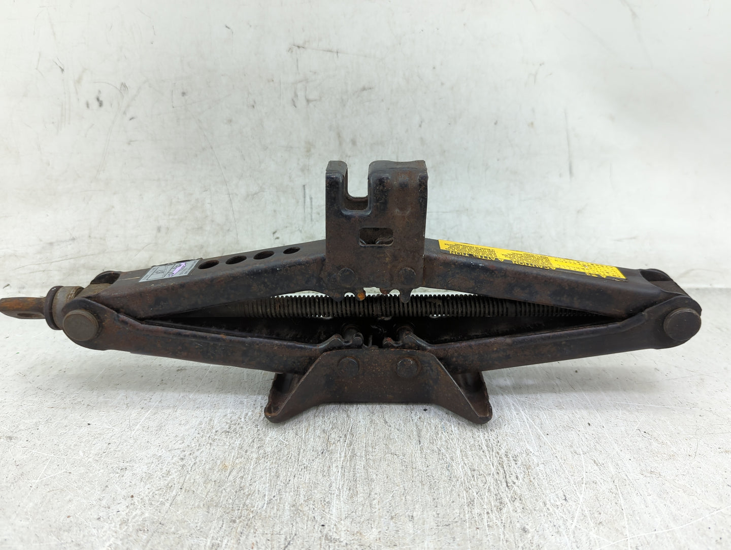 2011 Toyota Camry Spare Scissor Car Jack 1431597 - Oemusedautoparts1.com