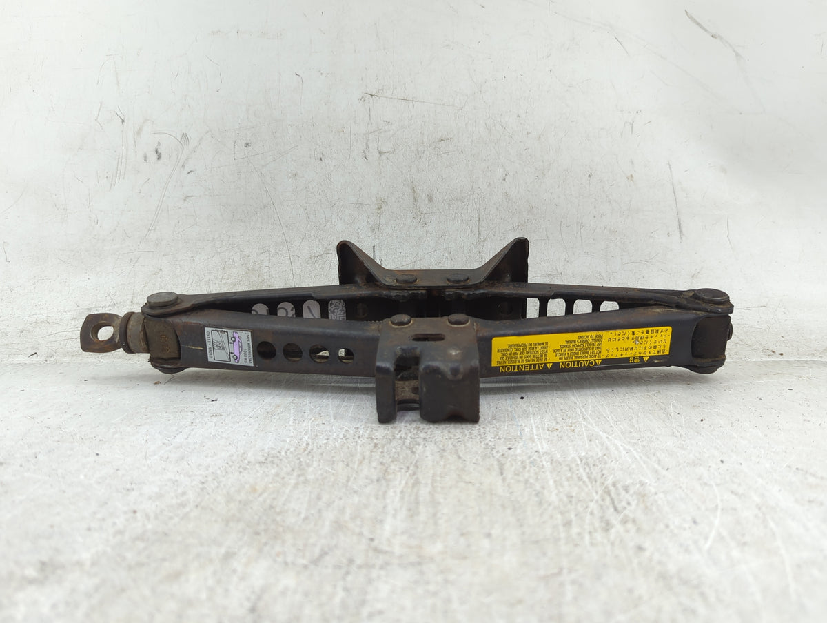 2011 Toyota Camry Spare Scissor Car Jack 1431597 - Oemusedautoparts1.com