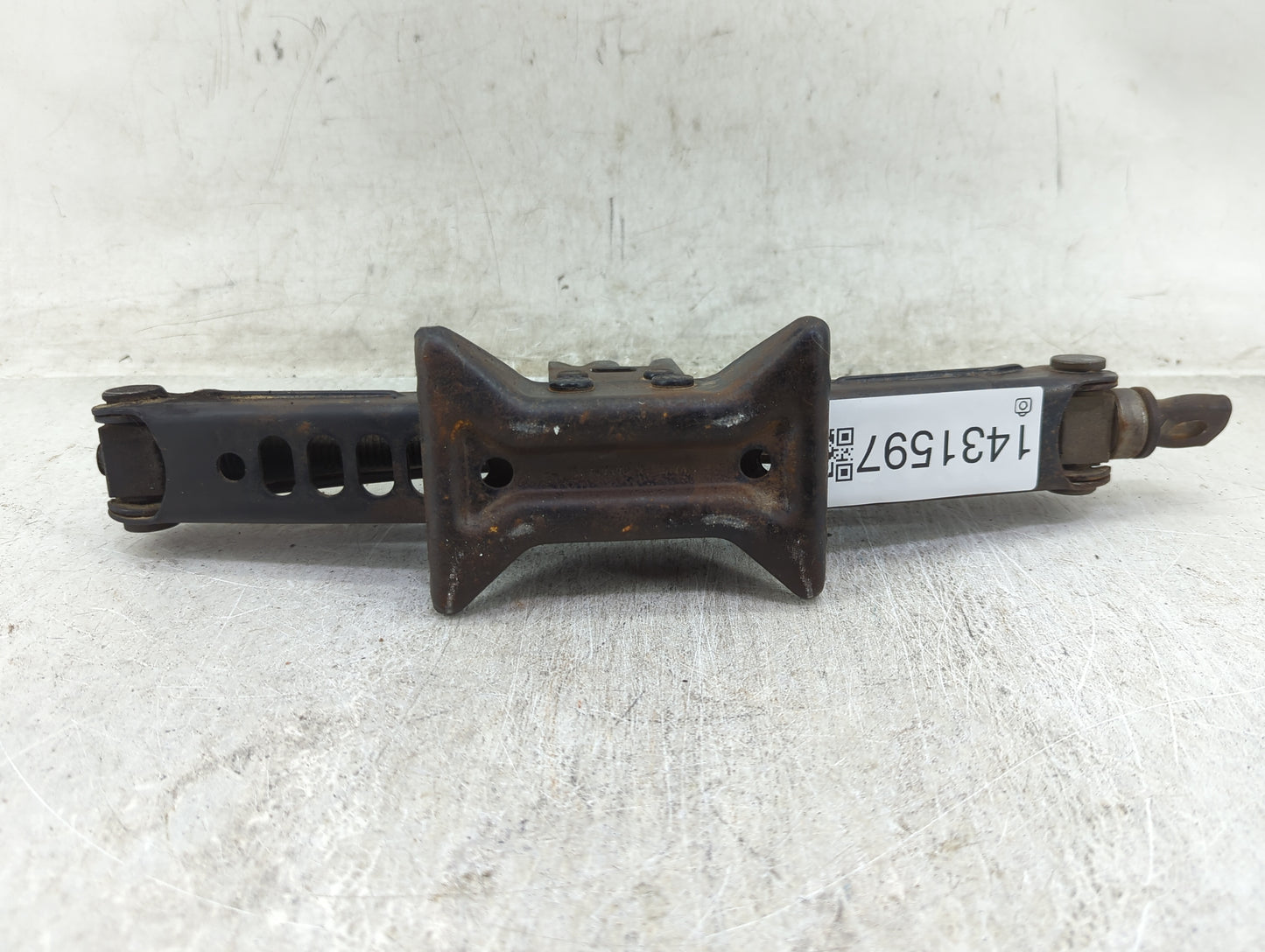 2011 Toyota Camry Spare Scissor Car Jack - Oemusedautoparts1.com