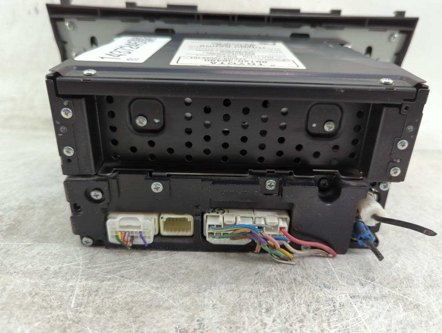 2010-2011 Toyota Camry Radio AM FM Cd Player Receiver Replacement P/N:86120-06480 Fits Fits 2010 2011 OEM Used Auto Parts - 