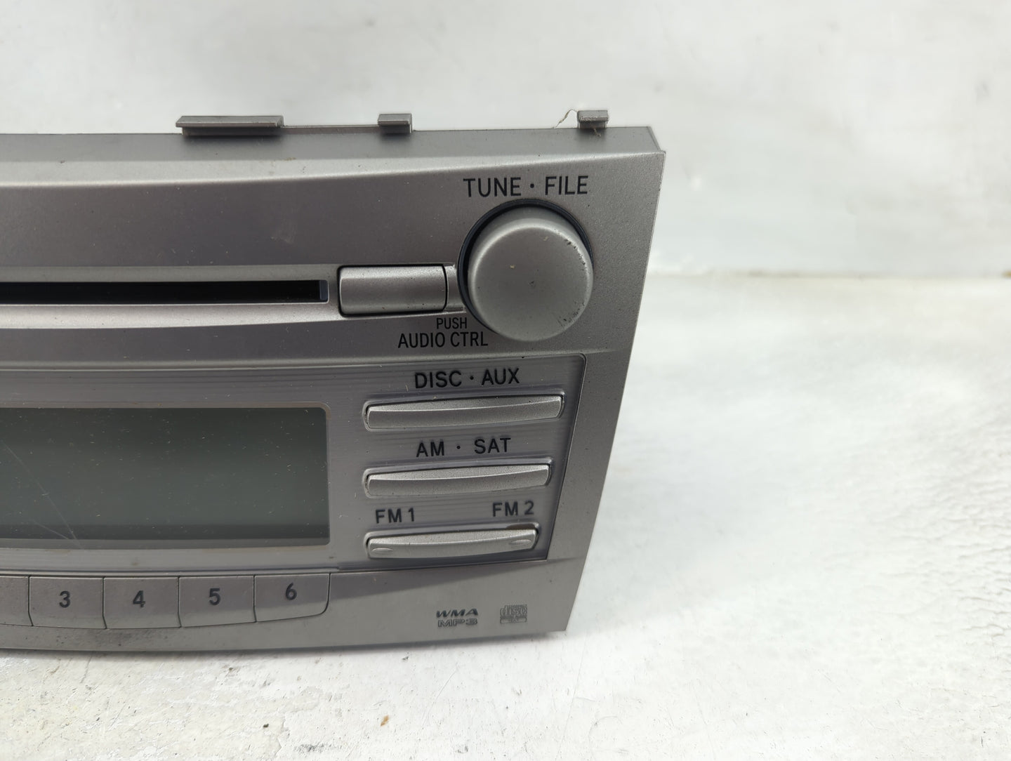 2010-2011 Toyota Camry Radio AM FM Cd Player Receiver Replacement P/N:86120-06480 Fits Fits 2010 2011 OEM Used Auto Parts - 