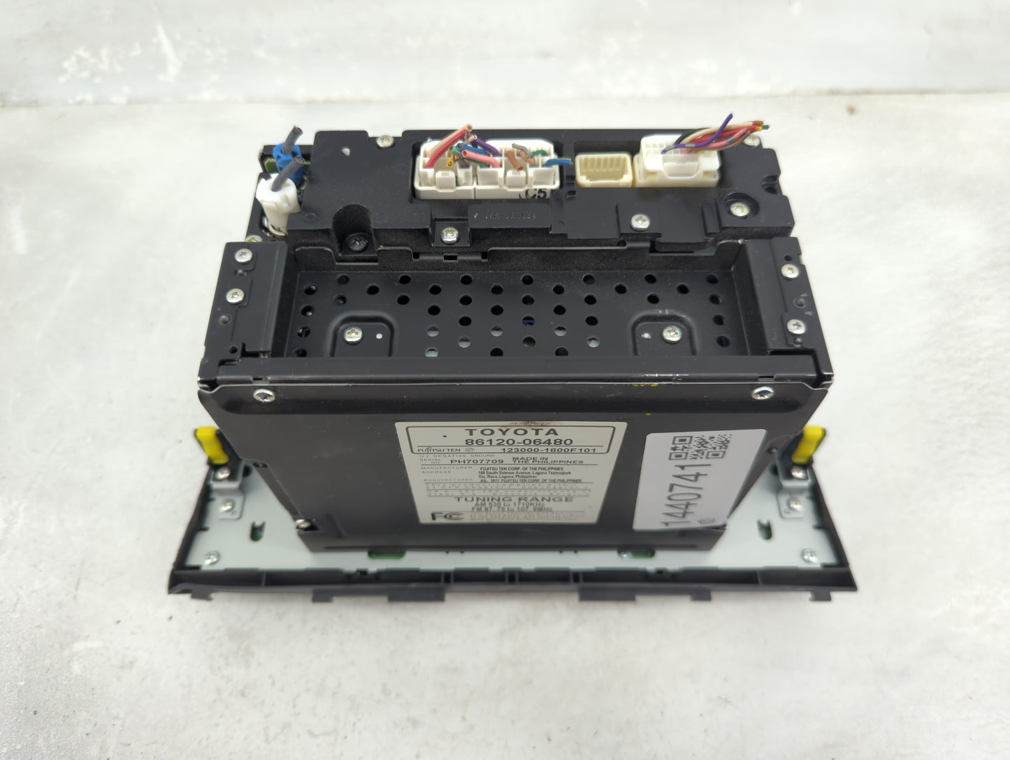 2010-2011 Toyota Camry Radio AM FM Cd Player Receiver Replacement P/N:86120-06480 Fits OEM Used Auto Parts - Oemusedautopart