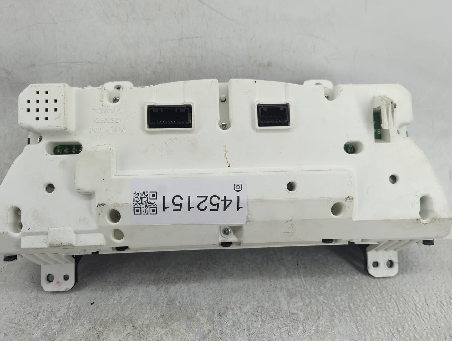 2010-2011 Toyota Camry Instrument Cluster Speedometer Gauges P/N:83800-06V10-00 TN257450-3433 Miles: Fits Fits 2010 2011 OEM