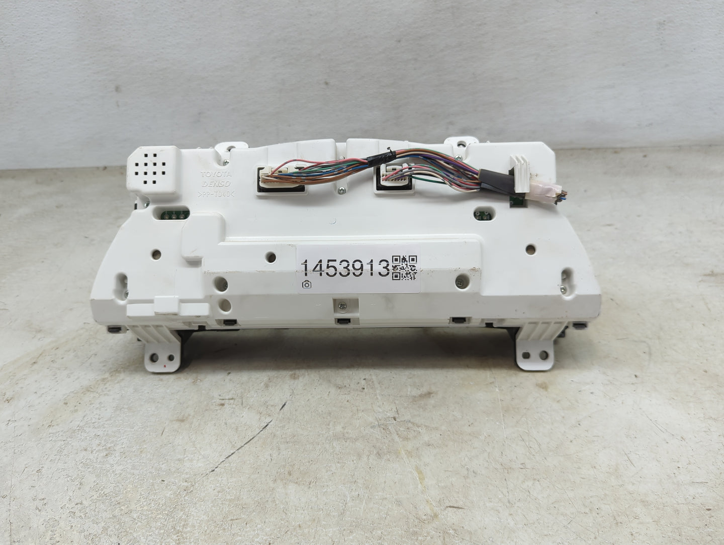 2010-2011 Toyota Camry Speedometer Instrument Cluster Gauges - Oemusedautoparts1.com
