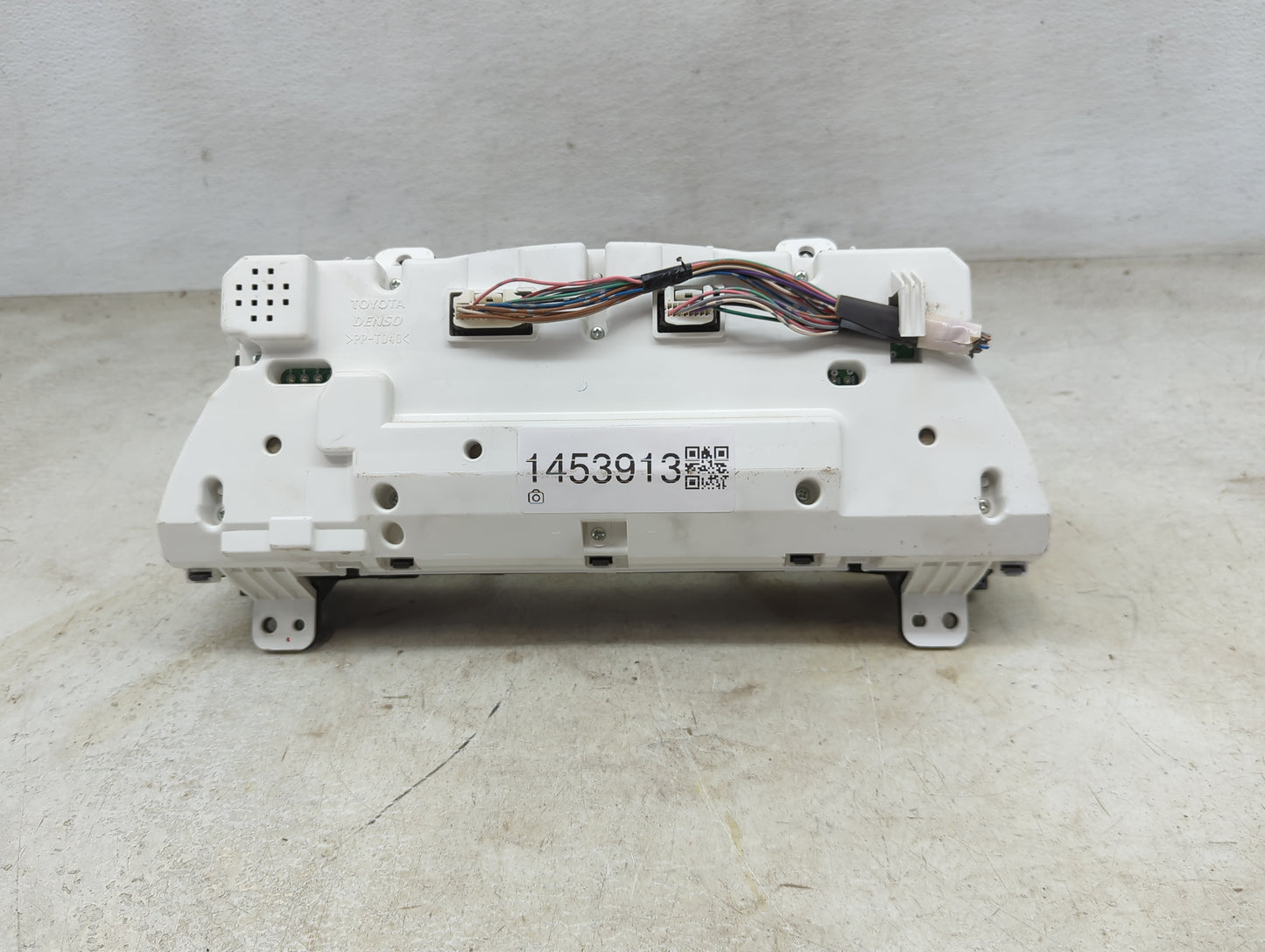 2010-2011 Toyota Camry Speedometer Instrument Cluster Gauges - Oemusedautoparts1.com