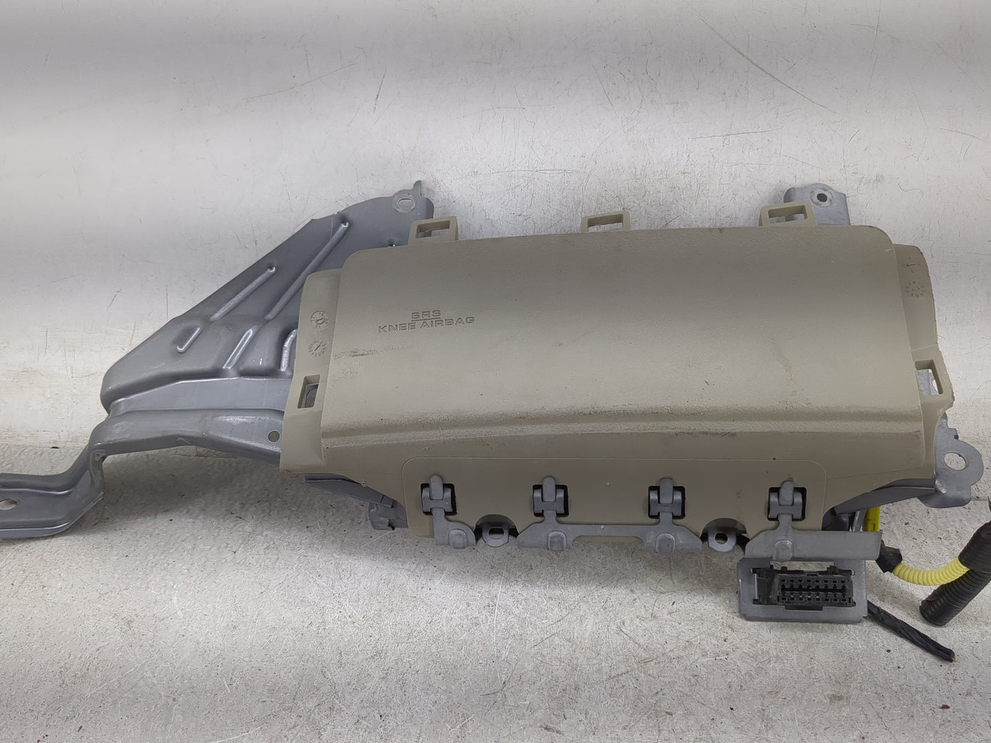 2011 Toyota Camry Driver Knee Assembly Oem Tan - Oemusedautoparts1.com