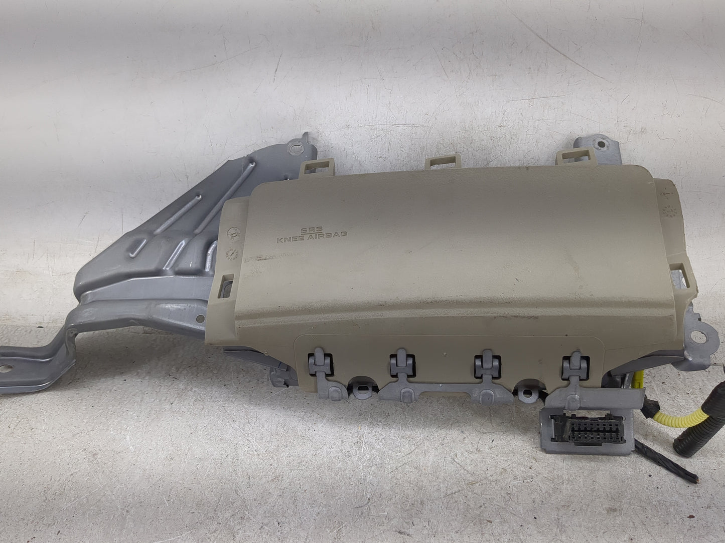 2011 Toyota Camry Driver Knee Assembly Oem Tan - Oemusedautoparts1.com