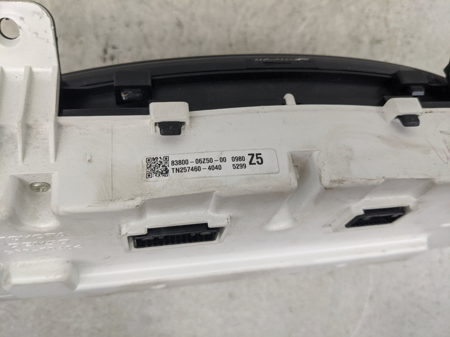 2010-2011 Toyota Camry Instrument Cluster Speedometer Gauges P/N:83800-06Z50-00 TN257460-4040 Miles:129K Fits Fits 2010 2011