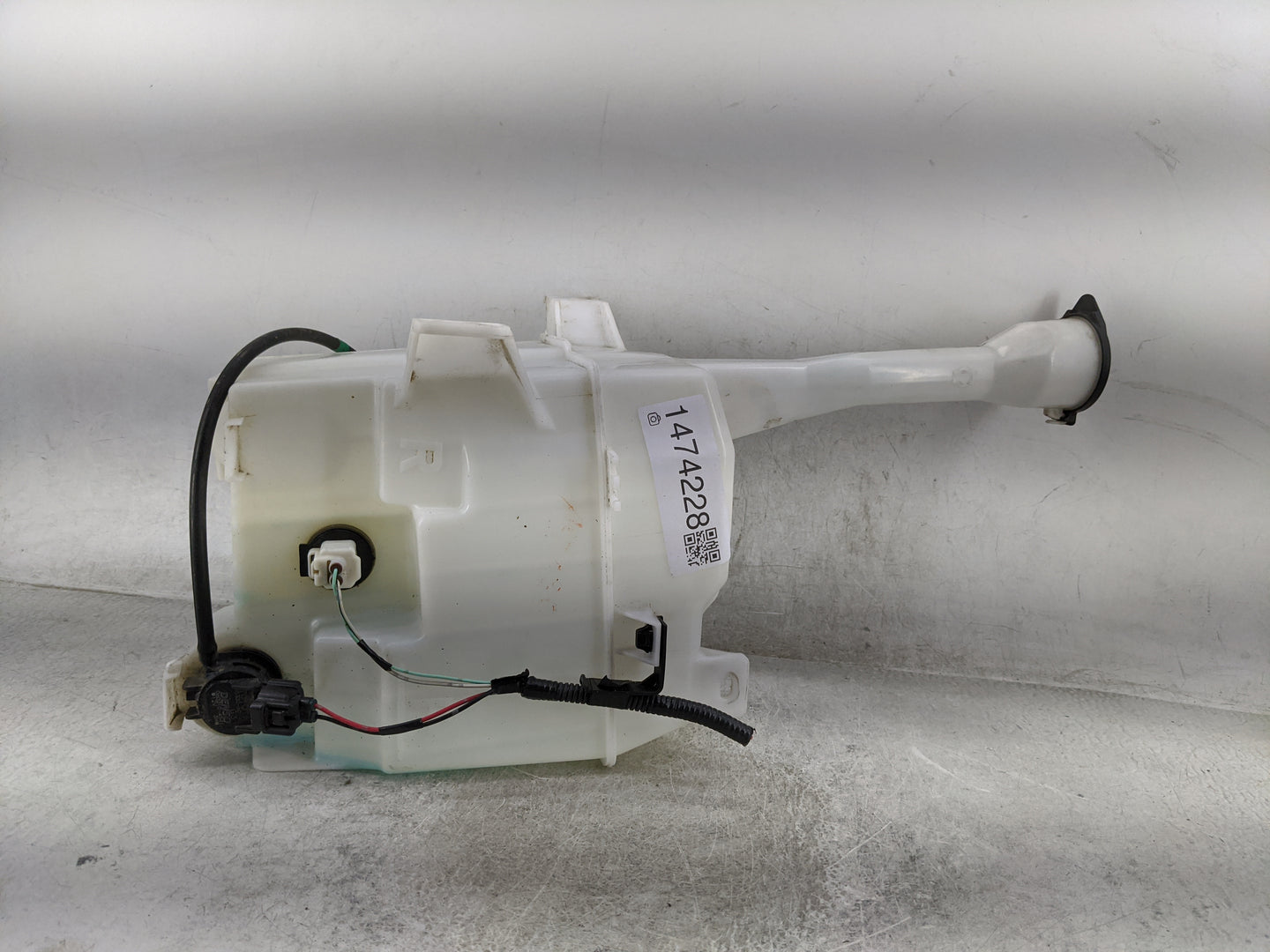 2007-2011 Toyota Camry Windshield Washer Fluid Reservoir Bottle Oem 1474228 - Oemusedautoparts1.com
