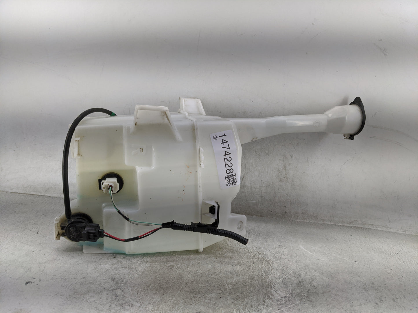 2007-2011 Toyota Camry Windshield Washer Fluid Reservoir Bottle Oem 1474228 - Oemusedautoparts1.com