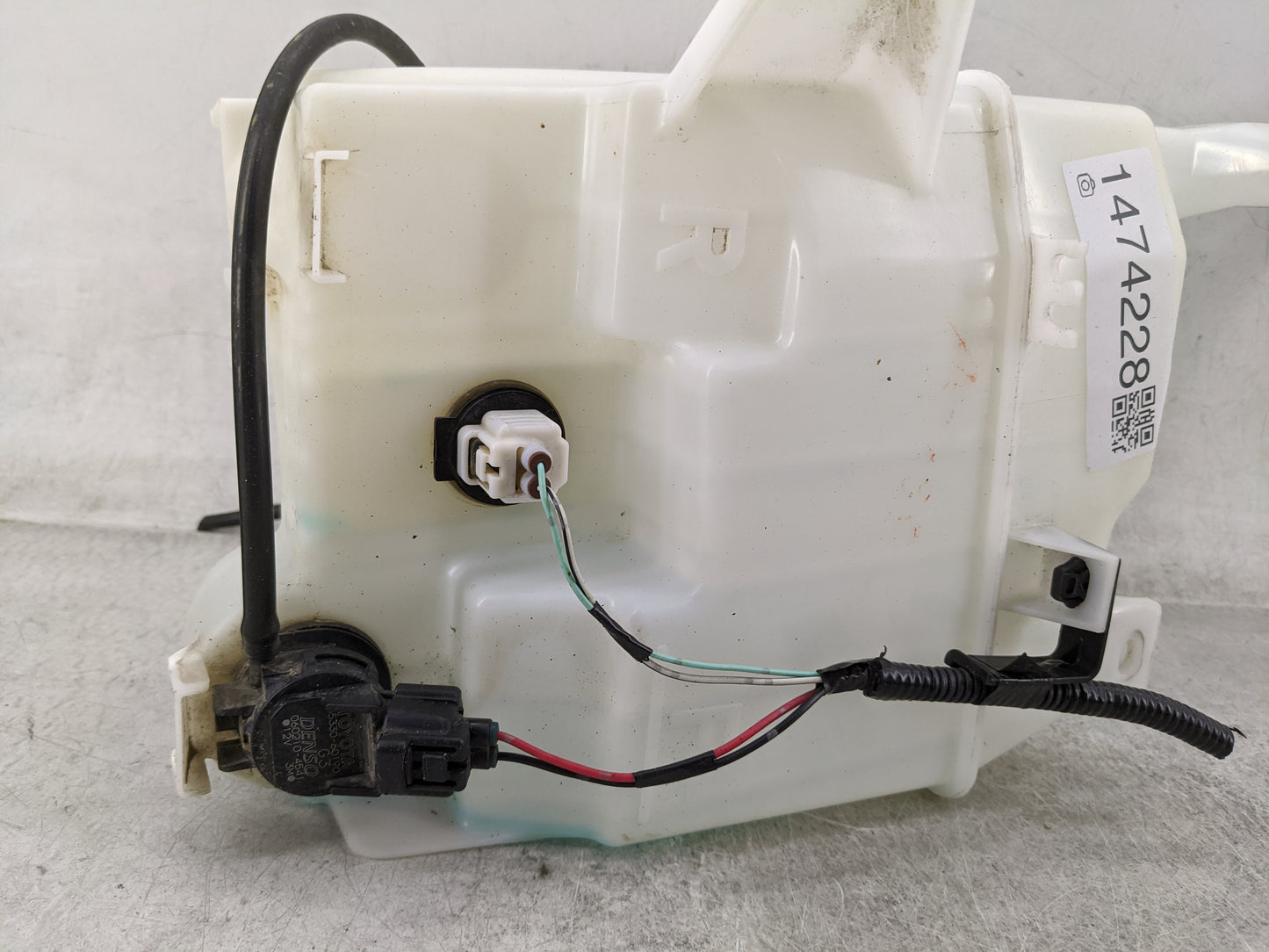 2007-2011 Toyota Camry Windshield Washer Fluid Reservoir Bottle Oem 1474228 - Oemusedautoparts1.com