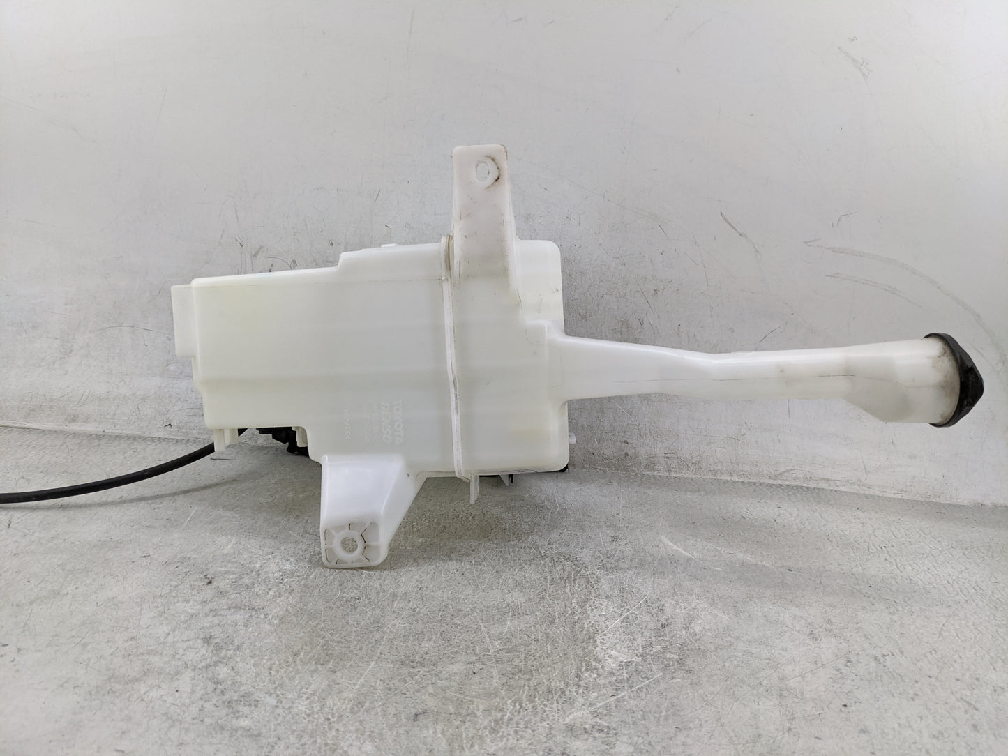 2007-2011 Toyota Camry Windshield Washer Fluid Reservoir Bottle Oem 1474228 - Oemusedautoparts1.com