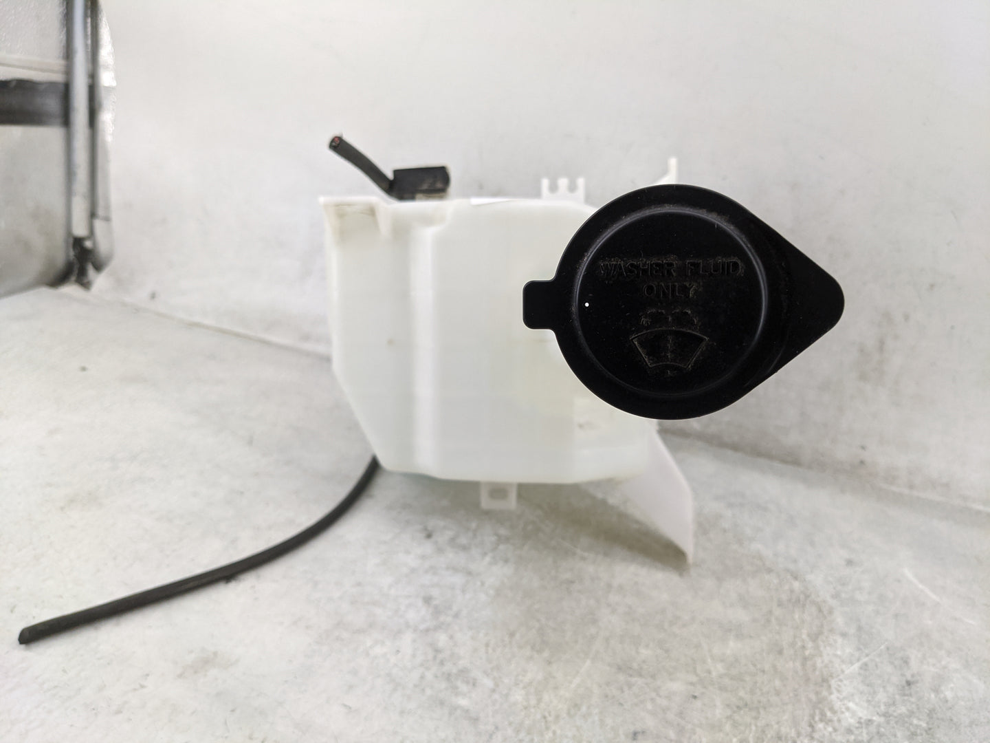 2007-2011 Toyota Camry Windshield Washer Fluid Reservoir Bottle Oem 1474228 - Oemusedautoparts1.com