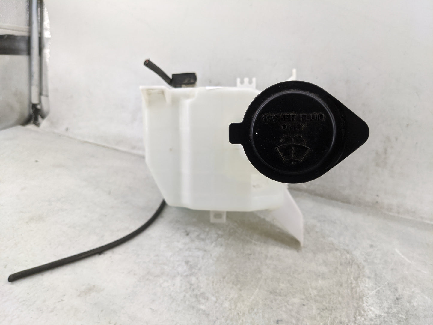 2007-2011 Toyota Camry Windshield Washer Fluid Reservoir Bottle Oem 1474228 - Oemusedautoparts1.com