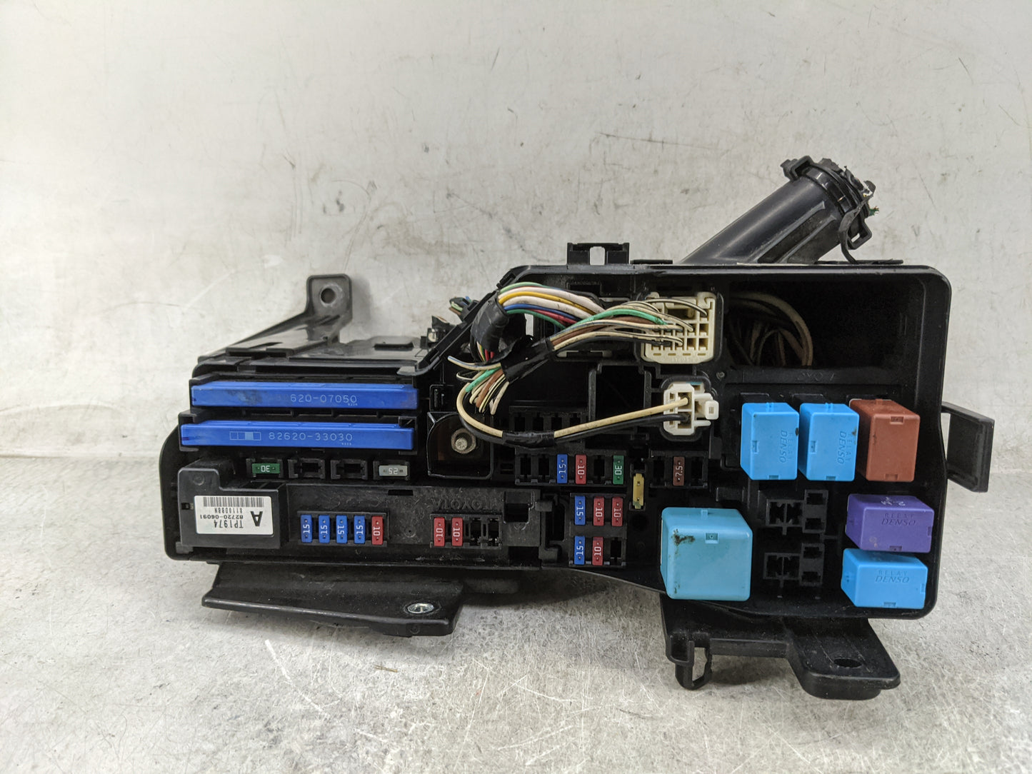 2010-2011 Toyota Camry Fusebox Fuse Box Panel Relay Module P/N:82720-06091 TP1974, 82620-33030, 82620-07050 Fits Fits 2010 2