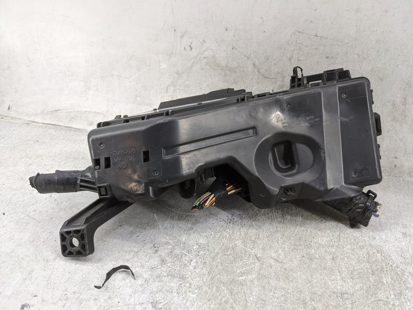 2010-2011 Toyota Camry Fusebox Fuse Box Panel Relay Module P/N:82720-06091 TP1974, 82620-33030, 82620-07050 Fits Fits 2010 2
