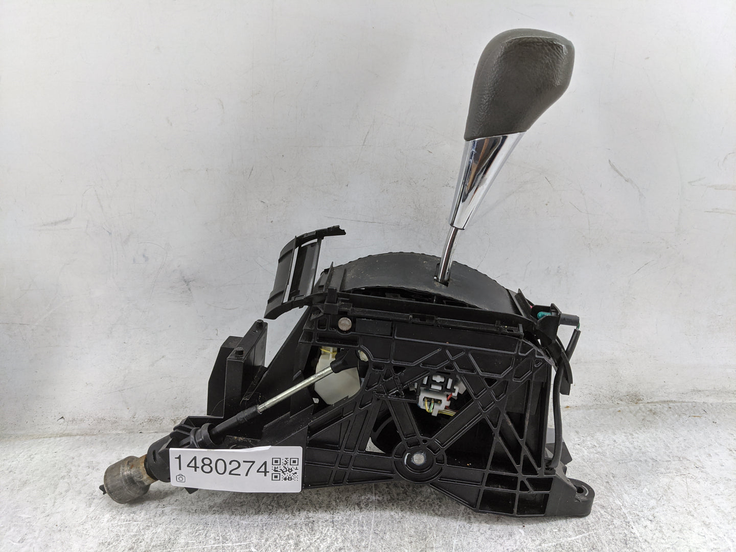 2011 Toyota Camry Floor Console Assembly Shifter - Oemusedautoparts1.com