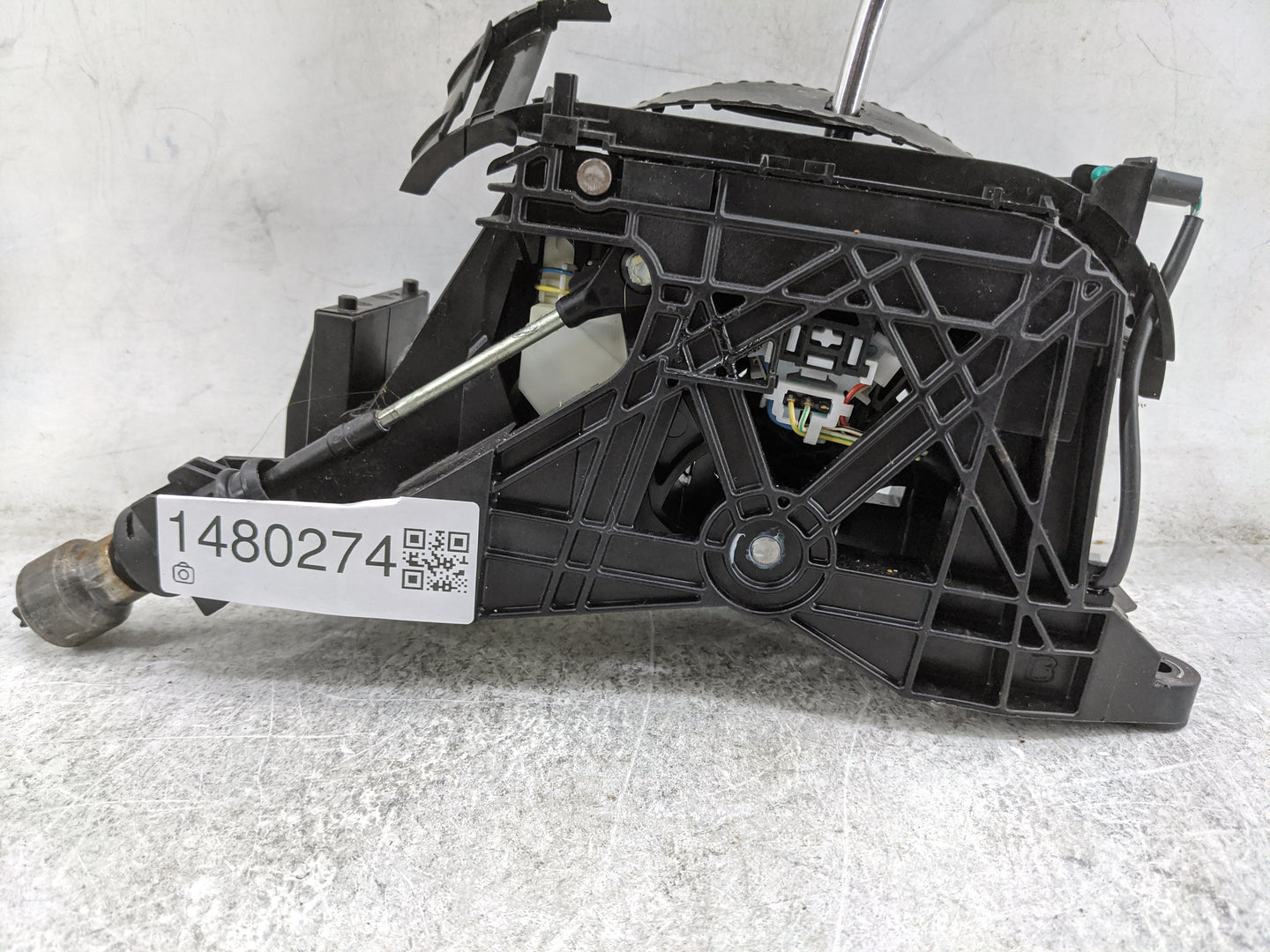 2011 Toyota Camry Floor Console Assembly Shifter - Oemusedautoparts1.com