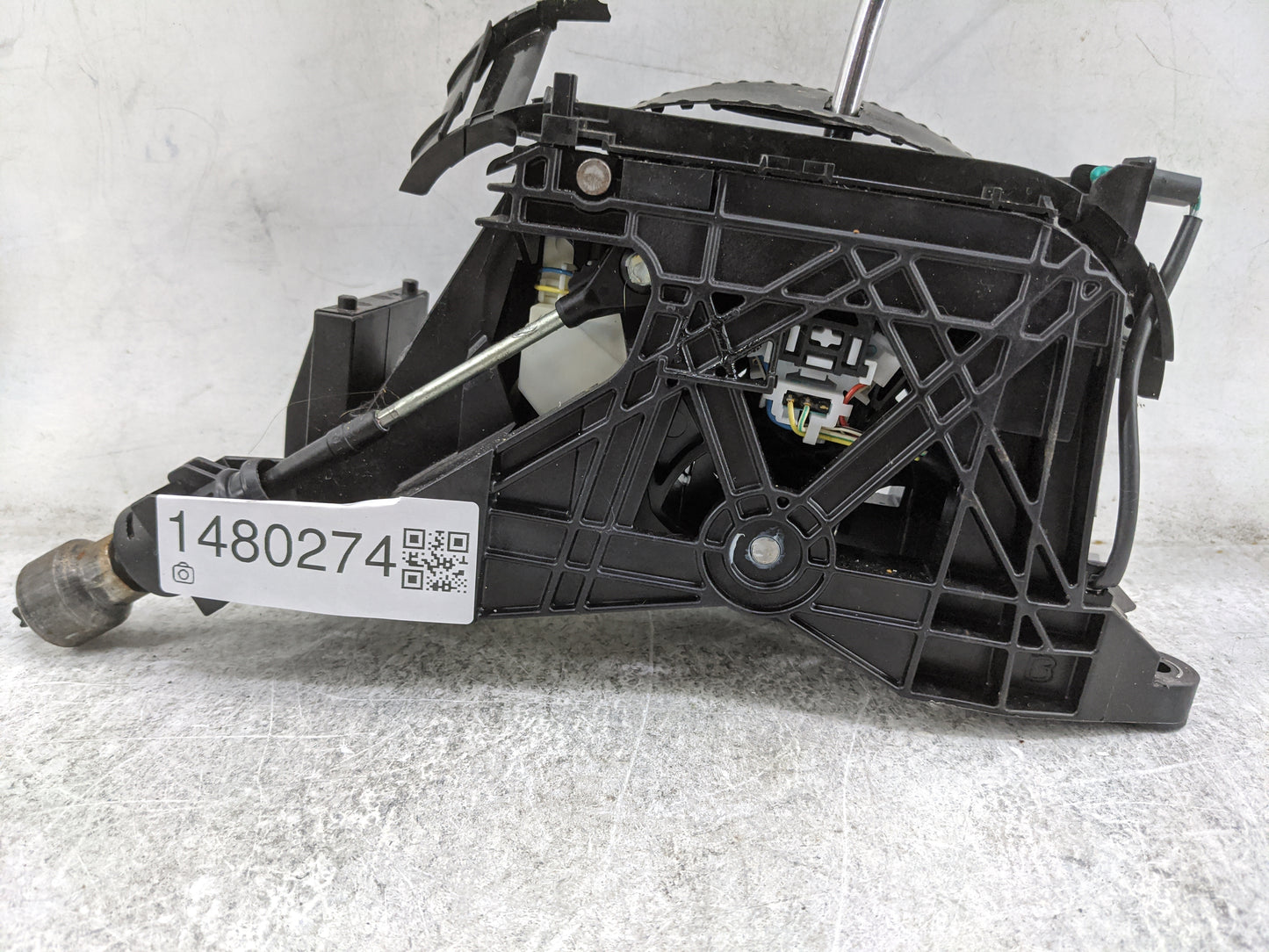 2011 Toyota Camry Floor Console Assembly Shifter - Oemusedautoparts1.com
