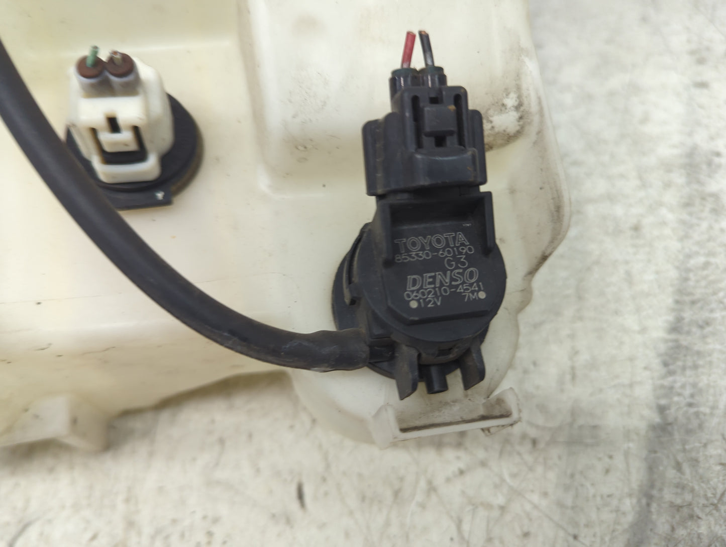 2007-2011 Toyota Camry Windshield Washer Fluid Reservoir Bottle 1482222 - Oemusedautoparts1.com