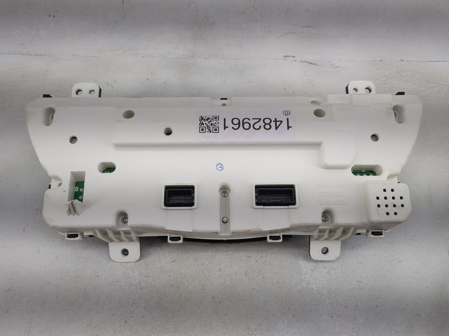 2010-2011 Toyota Camry Instrument Cluster Speedometer Gauges P/N:83800-06V10-00 TN257450-3433 Miles: Fits Fits 2010 2011 OEM