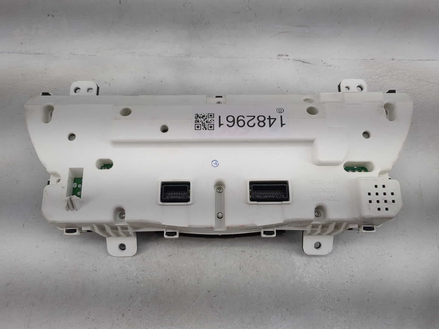 2010-2011 Toyota Camry Instrument Cluster Speedometer Gauges P/N:83800-06V10-00 TN257450-3433 Miles: Fits Fits 2010 2011 OEM