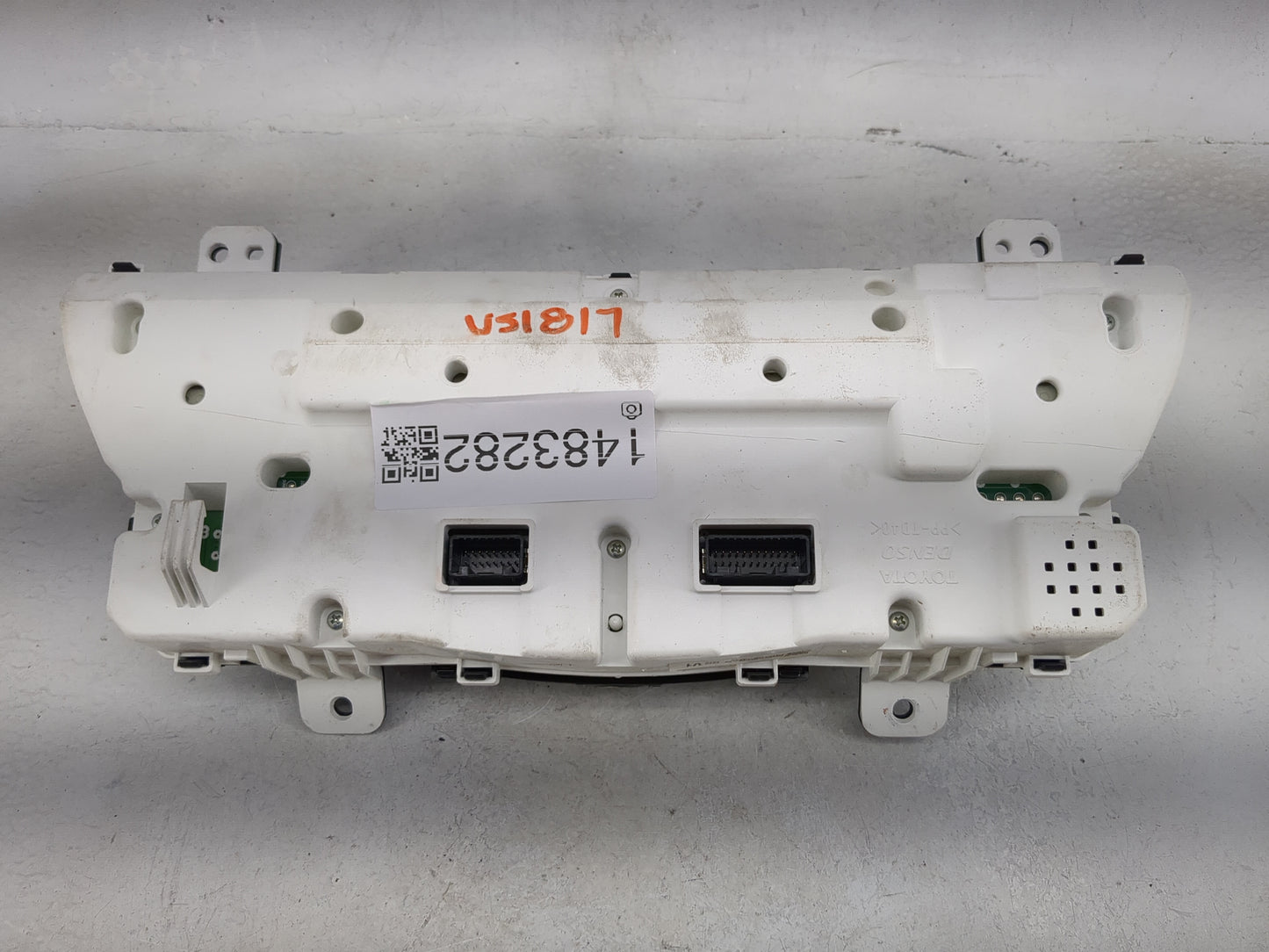 2010-2011 Toyota Camry Instrument Cluster Speedometer Gauges P/N:83800-06V10-00 TN257450-3433 Miles: Fits Fits 2010 2011 OEM