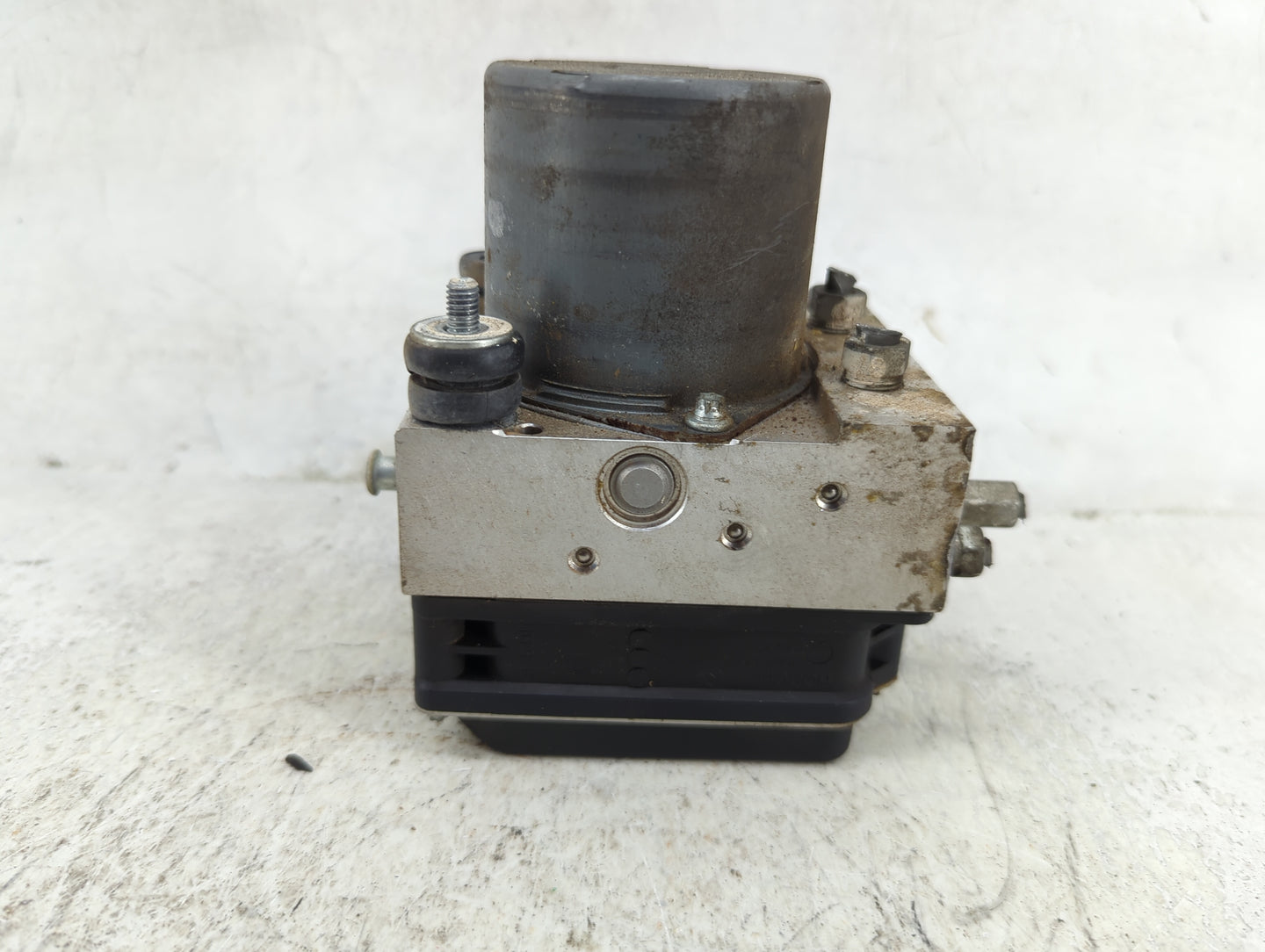 2002-2003 Toyota Camry ABS Pump Control Module Replacement P/N:0265230410 4451006050, 0265951785, 44510-06050 Fits Fits 2002