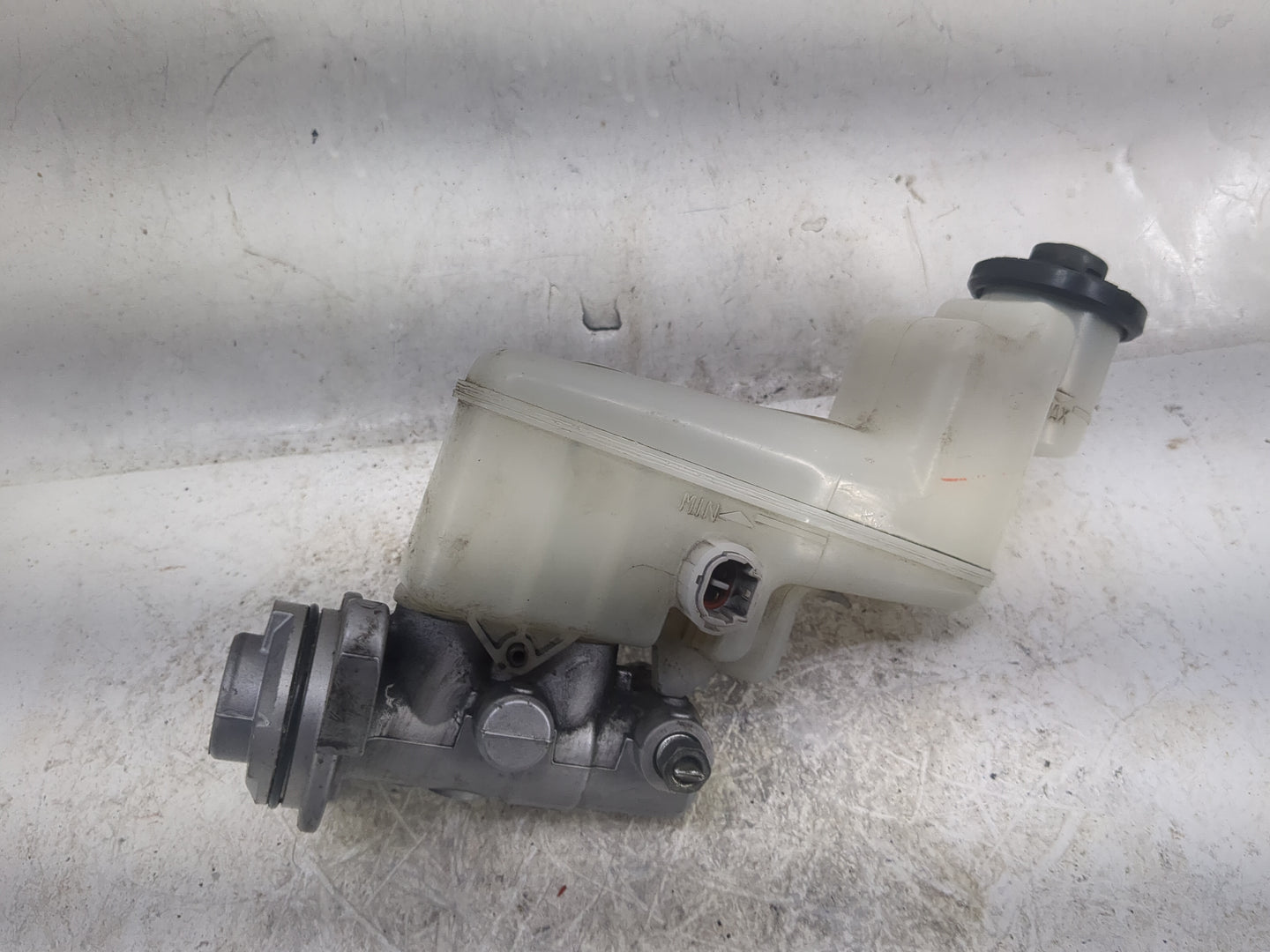2007-2011 Toyota Camry Brake Master Cylinder 1496762 - Oemusedautoparts1.com