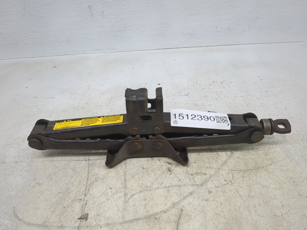 2011 Toyota Camry Spare Scissor Car Jack 1512390 - Oemusedautoparts1.com