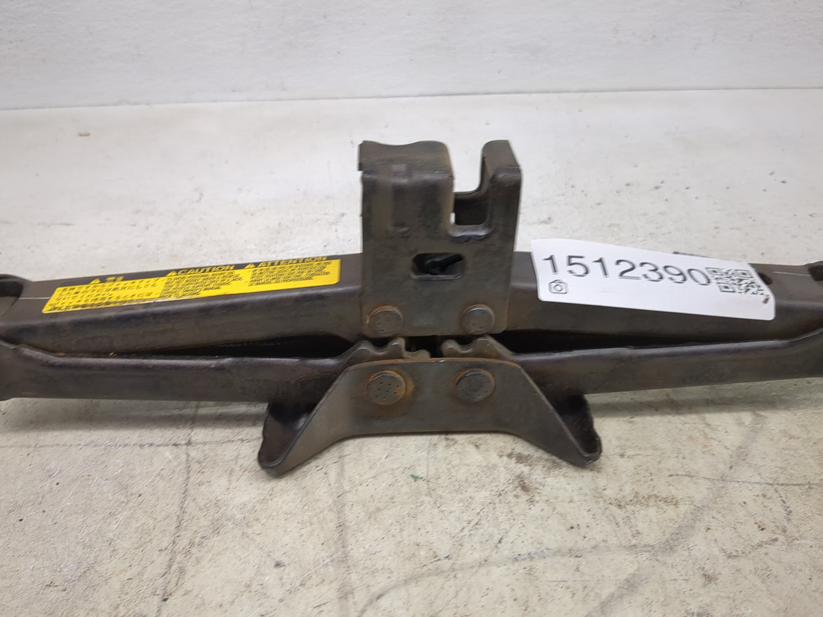2011 Toyota Camry Spare Scissor Car Jack 1512390 - Oemusedautoparts1.com