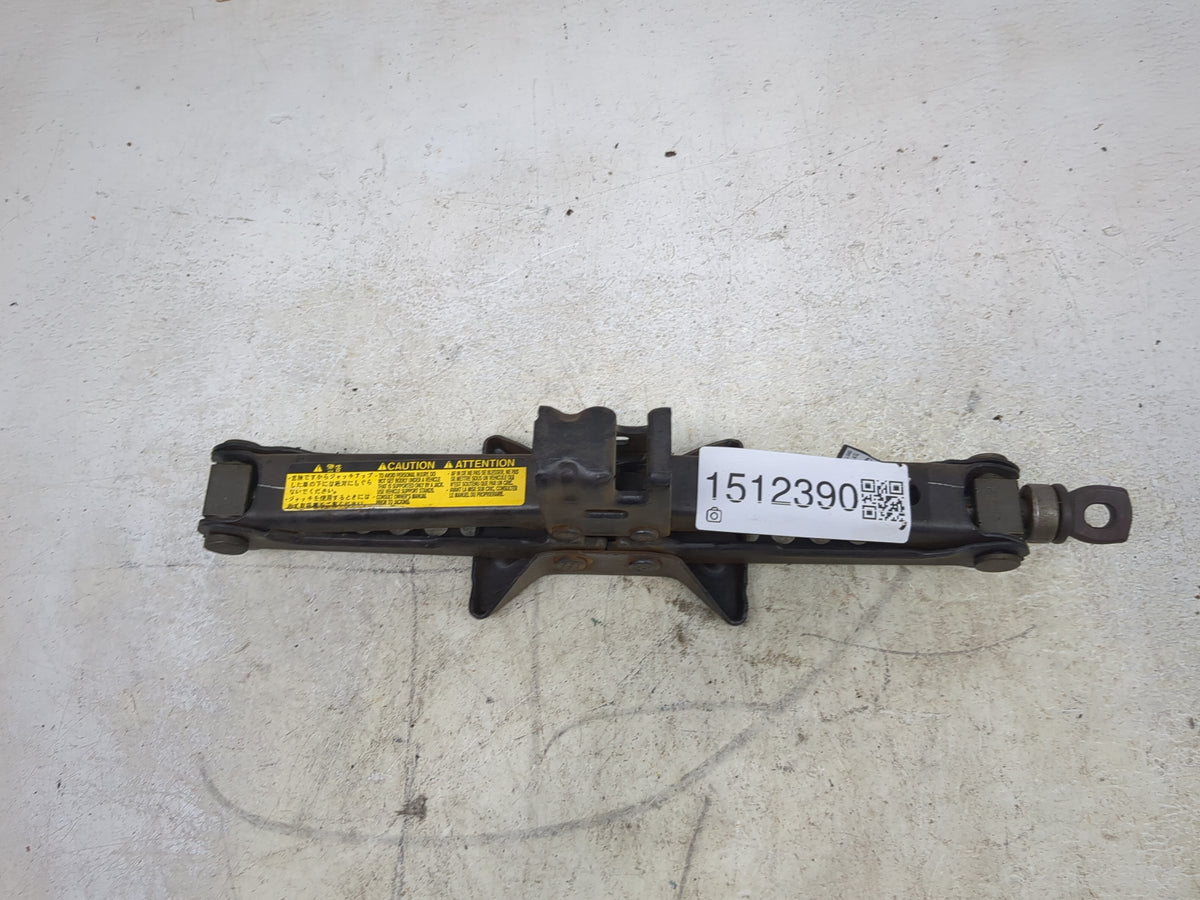 2011 Toyota Camry Spare Scissor Car Jack 1512390 - Oemusedautoparts1.com