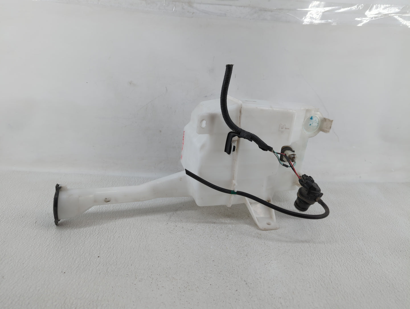 Toyota Camry Radiator Coolant Overflow Expansion Tank Bottle 344708 - Oemusedautoparts1.com