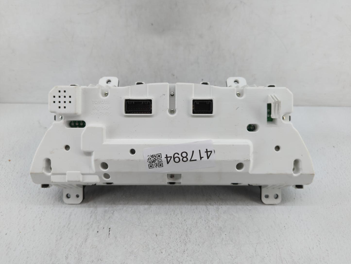 2010-2011 Toyota Camry Instrument Cluster Speedometer Gauges P/N:83800-06V10-00 83800-06V20 Fits Fits 2010 2011 OEM Used Aut