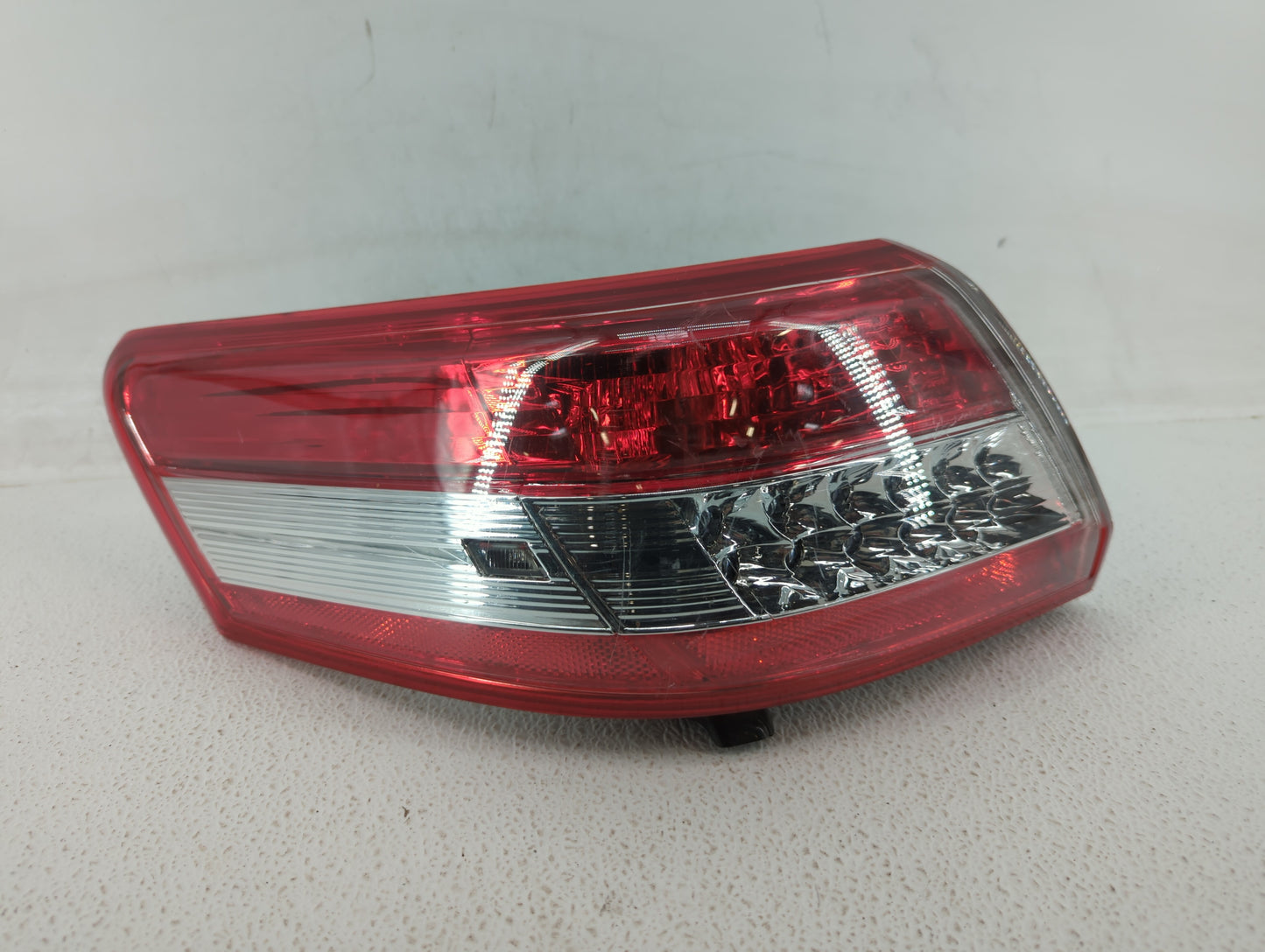 2010-2011 Toyota Camry Tail Light Assembly Driver Left OEM P/N:11-6330-00-1N Fits Fits 2010 2011 OEM Used Auto Parts - Oemus
