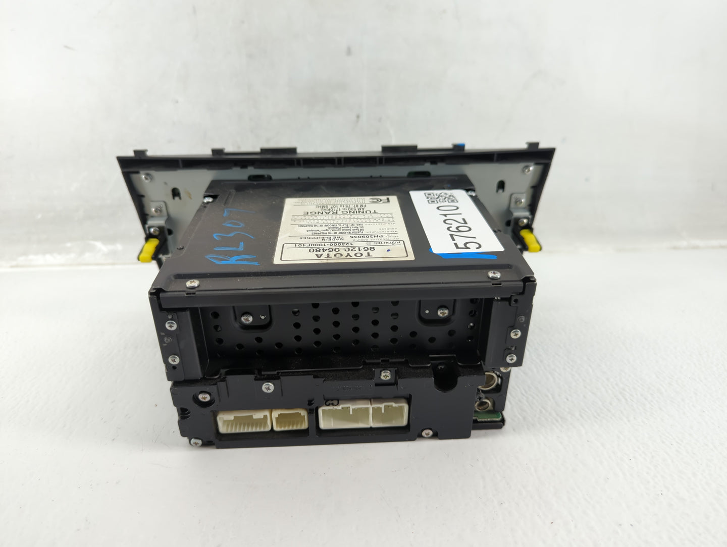 2010-2011 Toyota Camry Radio AM FM Cd Player Receiver Replacement P/N:86120-06480 Fits Fits 2010 2011 OEM Used Auto Parts - 